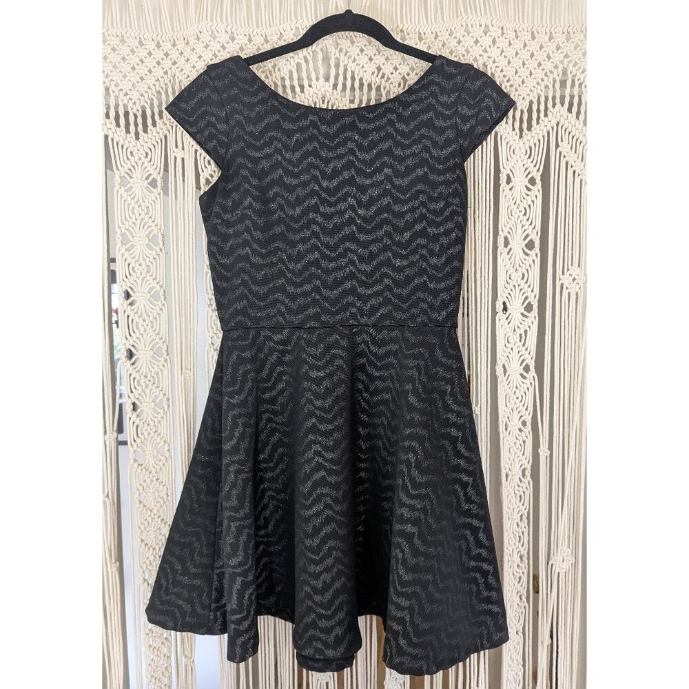 Adorable Black and Silver Boatneck Backless Cap Sleeve Dress